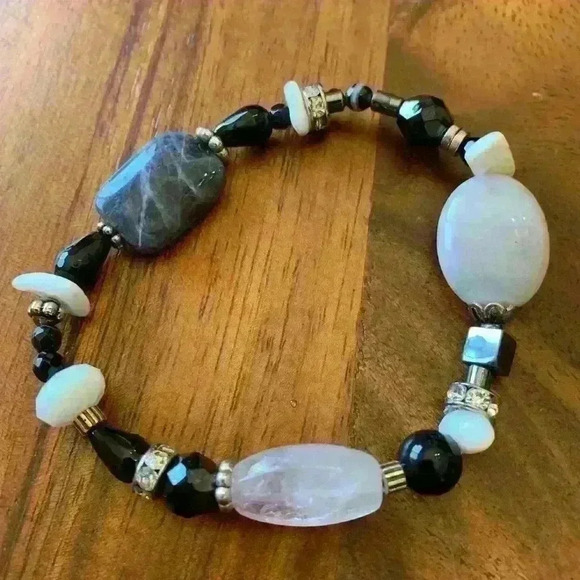 Unique Handcrafted beaded bracelet. One of a kind! 7” - Picture 7 of 7